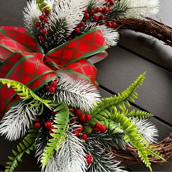 Christmas Wreath 12 inches Red, White & Green Hand made NWOT - Picture 4 of 5